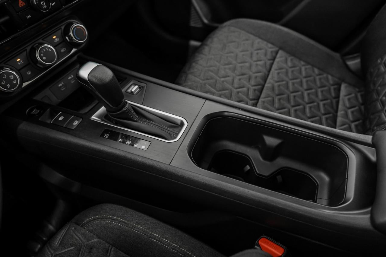 2025 Nissan Kicks SV BLIND SPOT EMERGENCY BRAKING LANE DEPARTURE ALERT REAR CAMERA KEYLESS START Carrollton TX