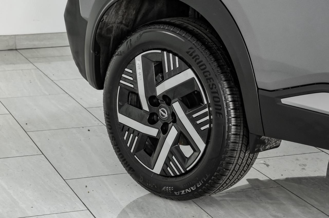 2025 Nissan Kicks SV BLIND SPOT EMERGENCY BRAKING LANE DEPARTURE ALERT REAR CAMERA KEYLESS START Carrollton TX