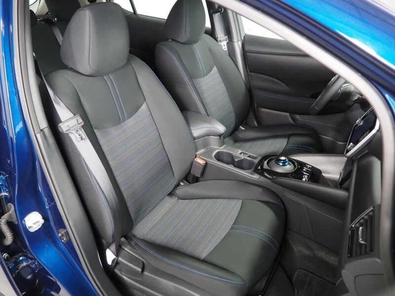 2025 Nissan LEAF SV PLUS *PROPILOT ASSIST, NAVIGATION, 360 VIEW CAMERAS, SAFETY ALERTS, ADAPTIVE CRUISE, HEATED SEATS/STEERING WHEEL, QUICK CHARGE, BLACK ALLOY WHEELS, APPLE CARPLAY