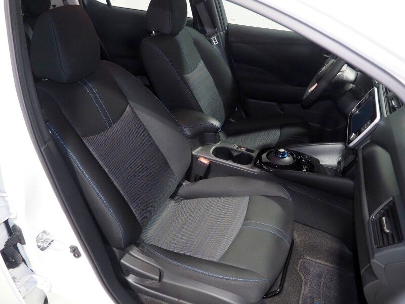 2025 Nissan LEAF SV PLUS *PROPILOT ASSIST, NAVIGATION, 360 VIEW CAMERAS, SAFETY ALERTS, ADAPTIVE CRUISE, HEATED SEATS/STEERING WHEEL, QUICK CHARGE, BLACK ALLOY WHEELS, APPLE CARPLAY
