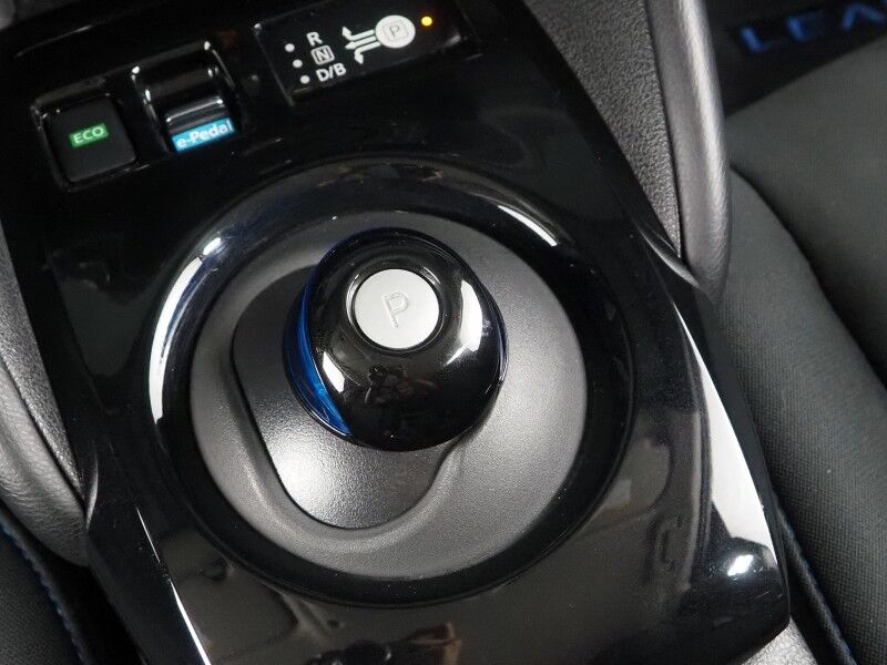 2025 Nissan LEAF SV PLUS *PROPILOT ASSIST, NAVIGATION, 360 VIEW CAMERAS, SAFETY ALERTS, ADAPTIVE CRUISE, HEATED SEATS/STEERING WHEEL, QUICK CHARGE, BLACK ALLOY WHEELS, APPLE CARPLAY Round Rock TX