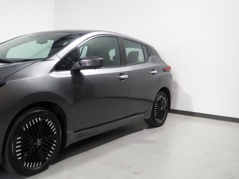 2025 Nissan LEAF SV PLUS *PROPILOT ASSIST, NAVIGATION, 360 VIEW CAMERAS, SAFETY ALERTS, ADAPTIVE CRUISE, HEATED SEATS/STEERING WHEEL, QUICK CHARGE, BLACK ALLOY WHEELS, APPLE CARPLAY Round Rock TX