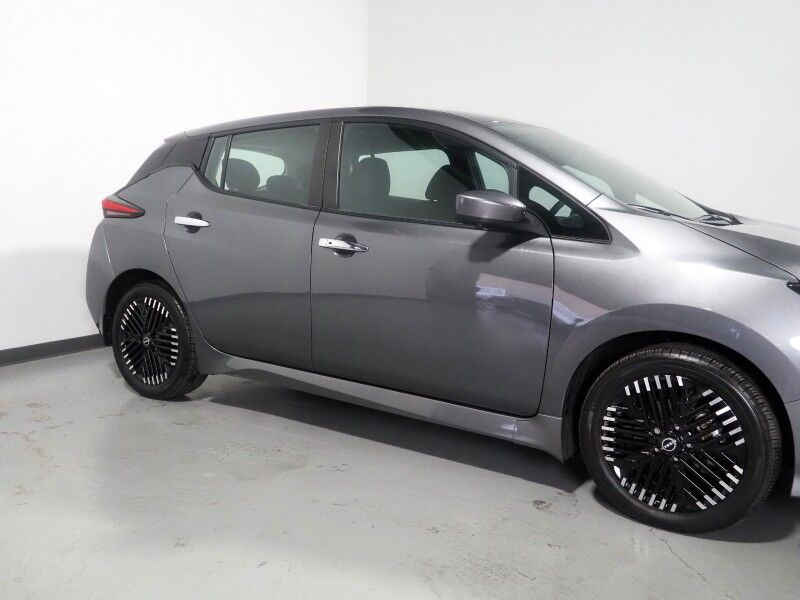 2025 Nissan LEAF SV PLUS *PROPILOT ASSIST, NAVIGATION, 360 VIEW CAMERAS, SAFETY ALERTS, ADAPTIVE CRUISE, HEATED SEATS/STEERING WHEEL, QUICK CHARGE, BLACK ALLOY WHEELS, APPLE CARPLAY Round Rock TX