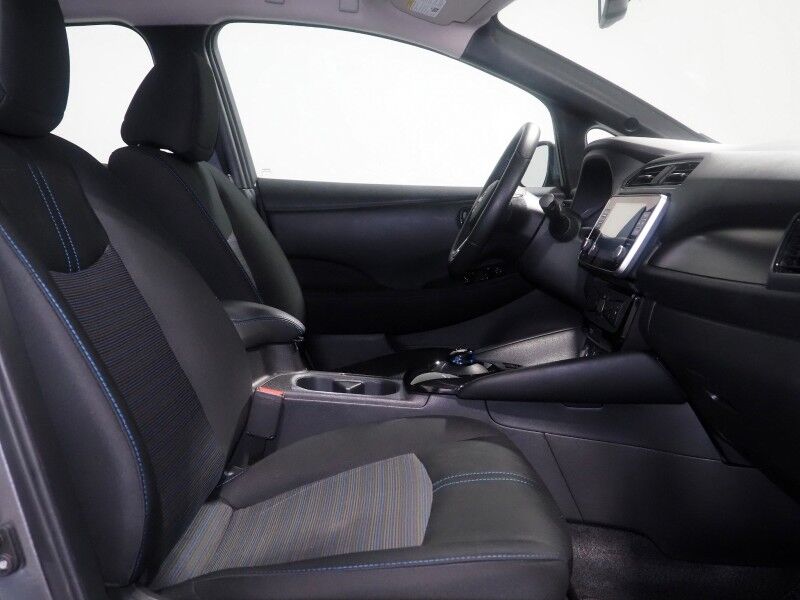 2025 Nissan LEAF SV PLUS *PROPILOT ASSIST, NAVIGATION, 360 VIEW CAMERAS, SAFETY ALERTS, ADAPTIVE CRUISE, HEATED SEATS/STEERING WHEEL, QUICK CHARGE, BLACK ALLOY WHEELS, APPLE CARPLAY Round Rock TX