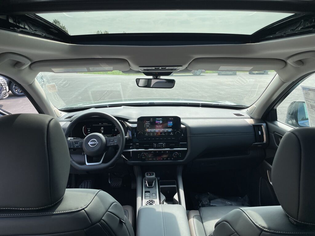 2025 Nissan Pathfinder Platinum 4WD Duluth MN