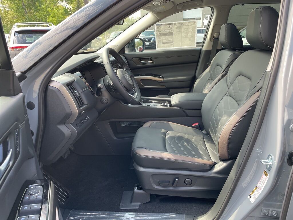 2025 Nissan Pathfinder Platinum 4WD Duluth MN
