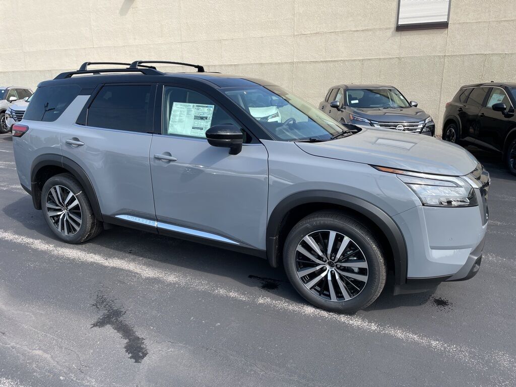 2025 Nissan Pathfinder Platinum 4WD Duluth MN