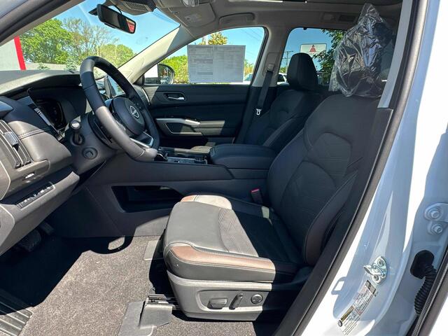 2025 Nissan Pathfinder Platinum Hoffman Estates IL