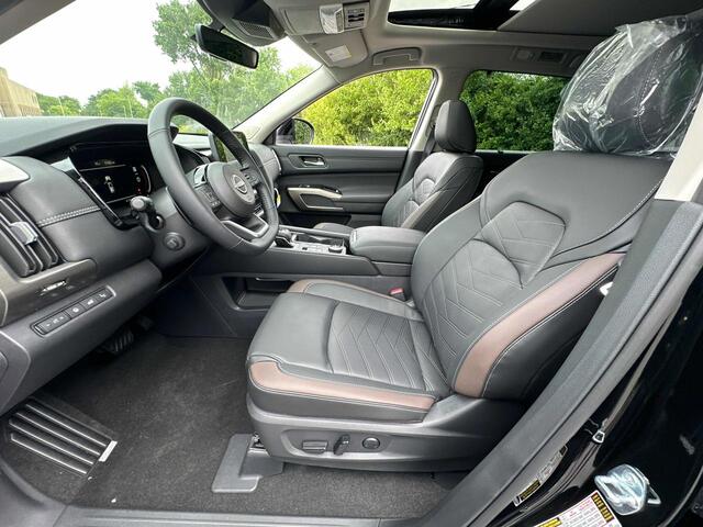2025 Nissan Pathfinder Platinum Hoffman Estates IL