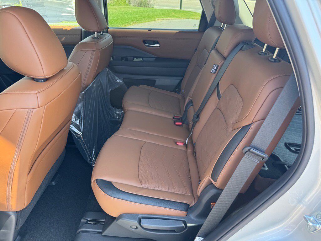 2025 Nissan Pathfinder Platinum Johnson City TN