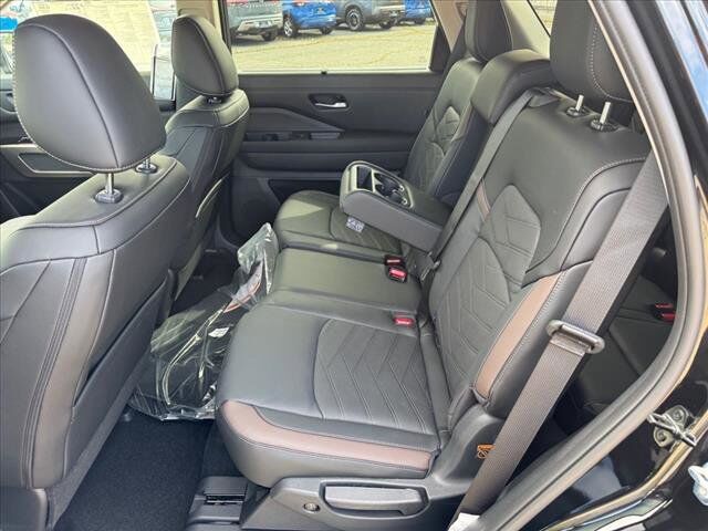 2025 Nissan Pathfinder Platinum Johnson City TN