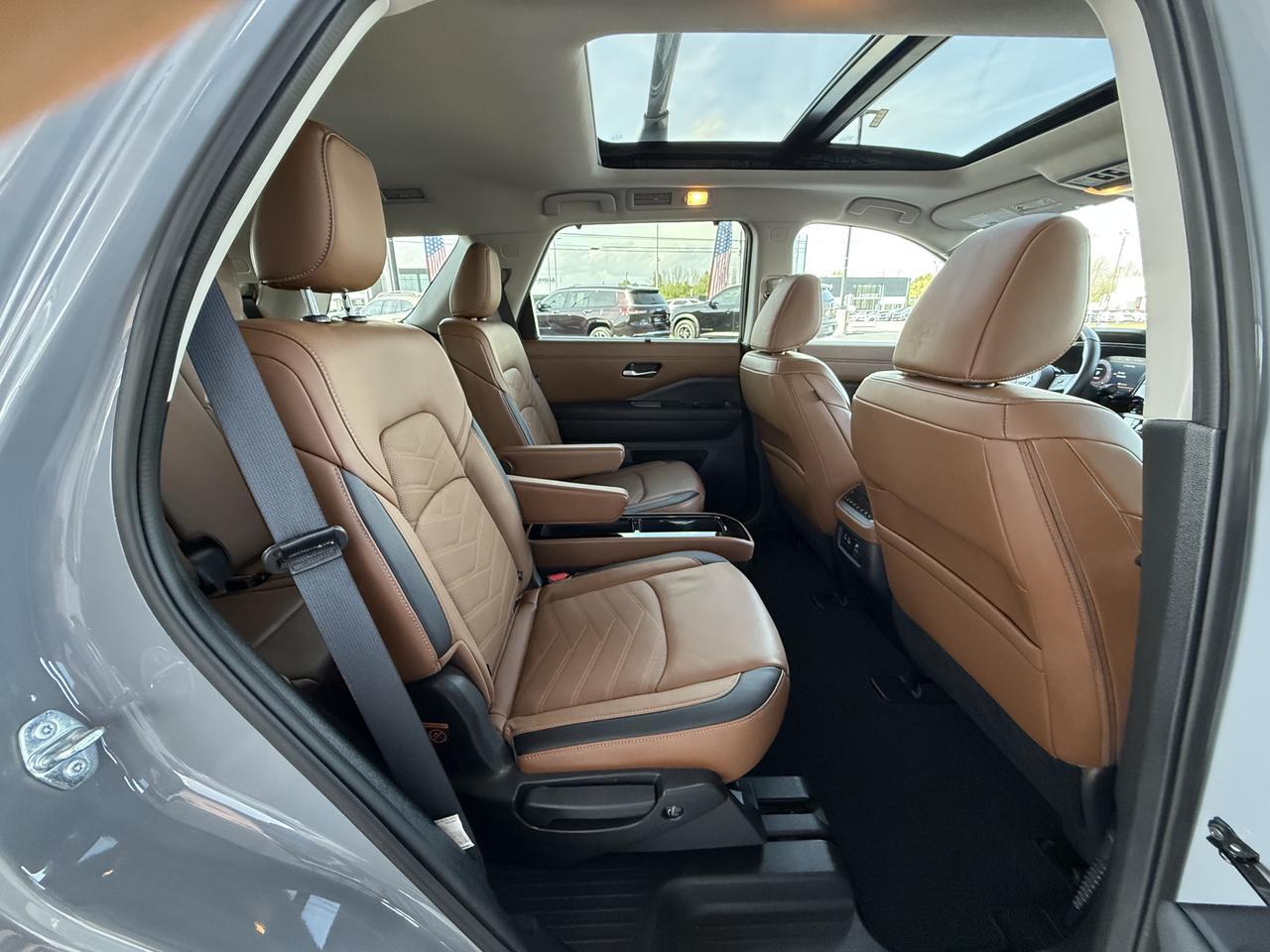 2025 Nissan Pathfinder Platinum Knoxville TN