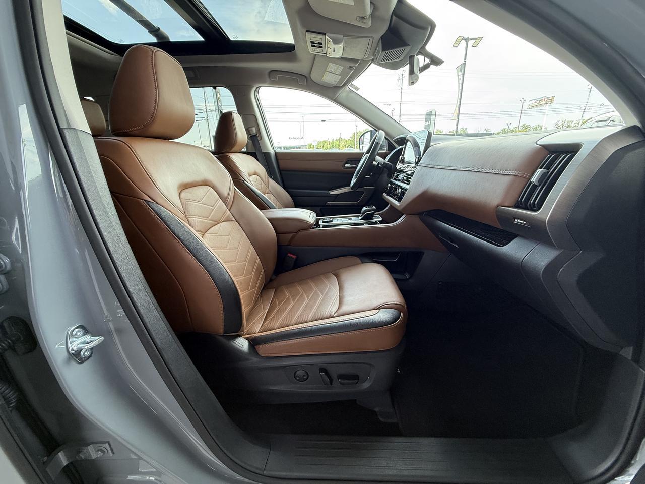 2025 Nissan Pathfinder Platinum Knoxville TN