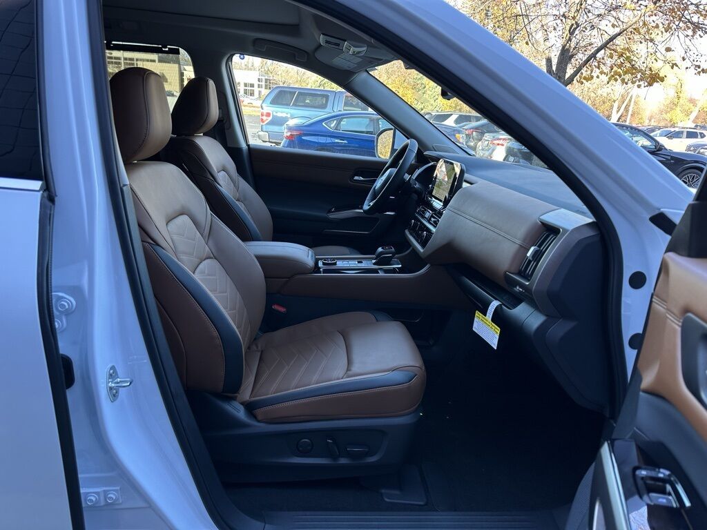 2025 Nissan Pathfinder Platinum San Clemente CA