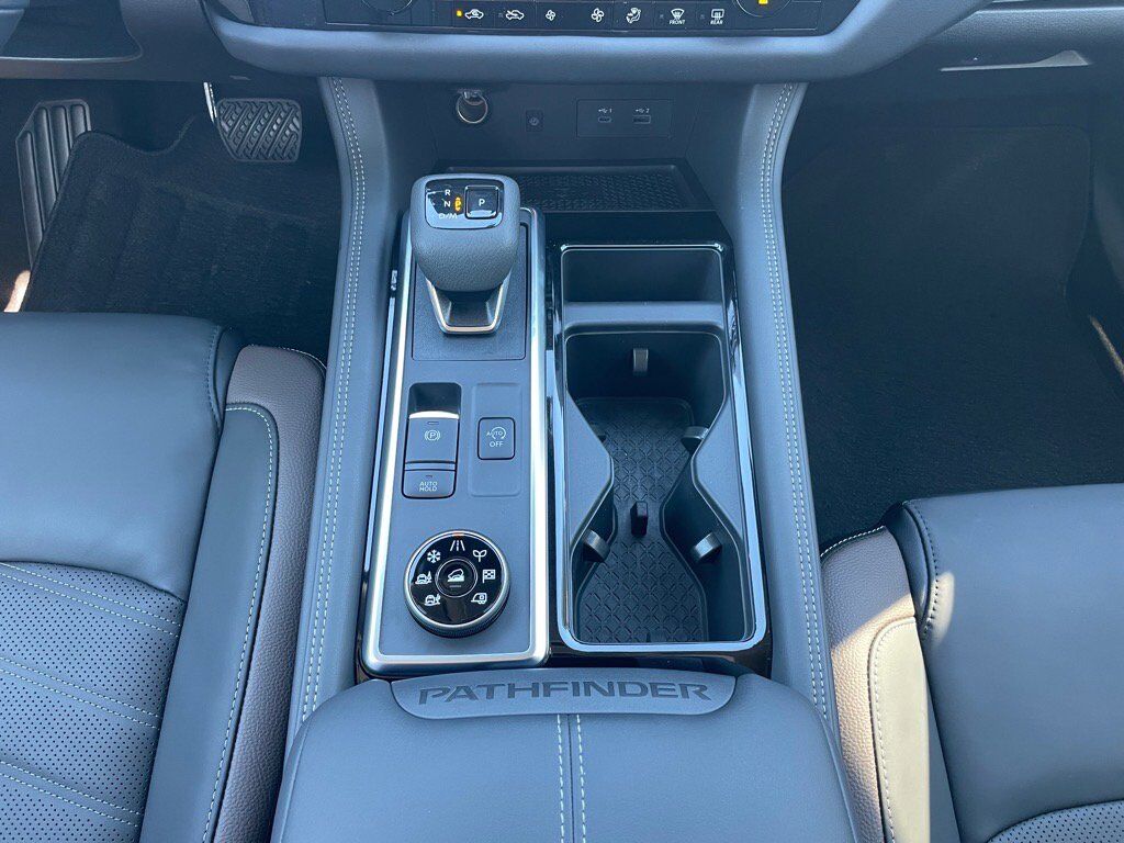 2025 Nissan Pathfinder Platinum Oak Ridge TN