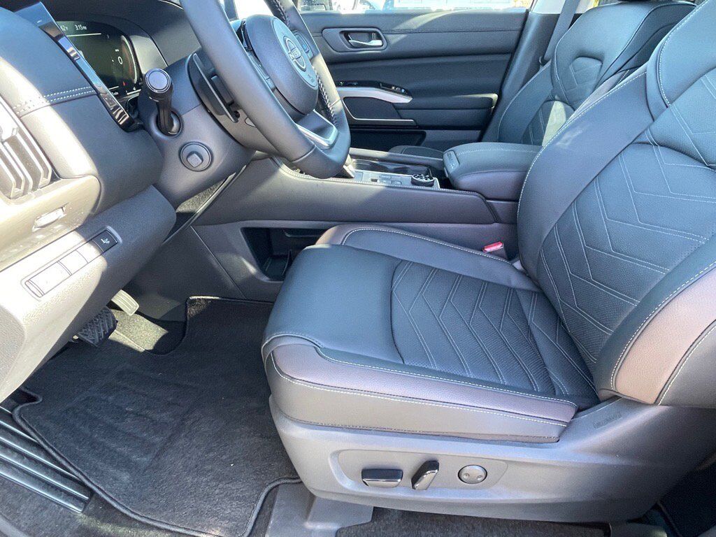 2025 Nissan Pathfinder Platinum Oak Ridge TN