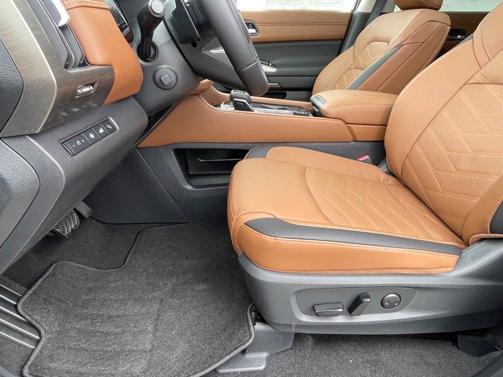 2025 Nissan Pathfinder Platinum Oak Ridge TN