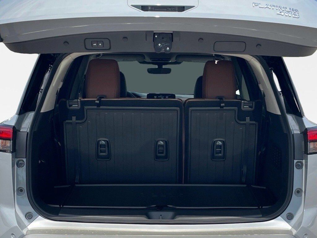 2025 Nissan Pathfinder Platinum photo 25