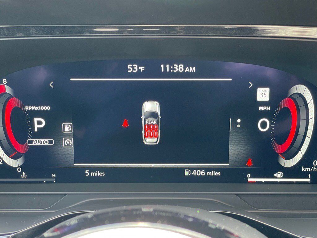 2025 Nissan Pathfinder Platinum photo 9