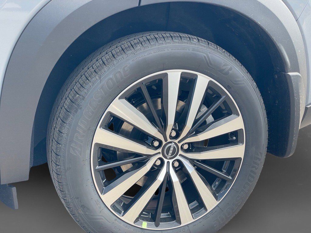 2025 Nissan Pathfinder Platinum photo 26