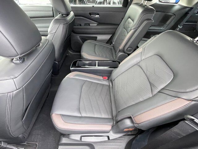 2025 Nissan Pathfinder Platinum Oak Ridge TN