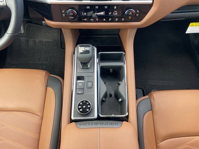 2025 Nissan Pathfinder Platinum Oak Ridge TN