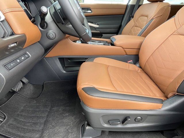 2025 Nissan Pathfinder Platinum Oak Ridge TN