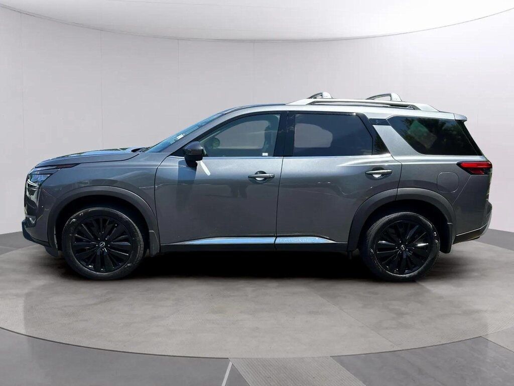 2025 Nissan Pathfinder Platinum w/Captain&apos;s Chairs Package San Clemente CA