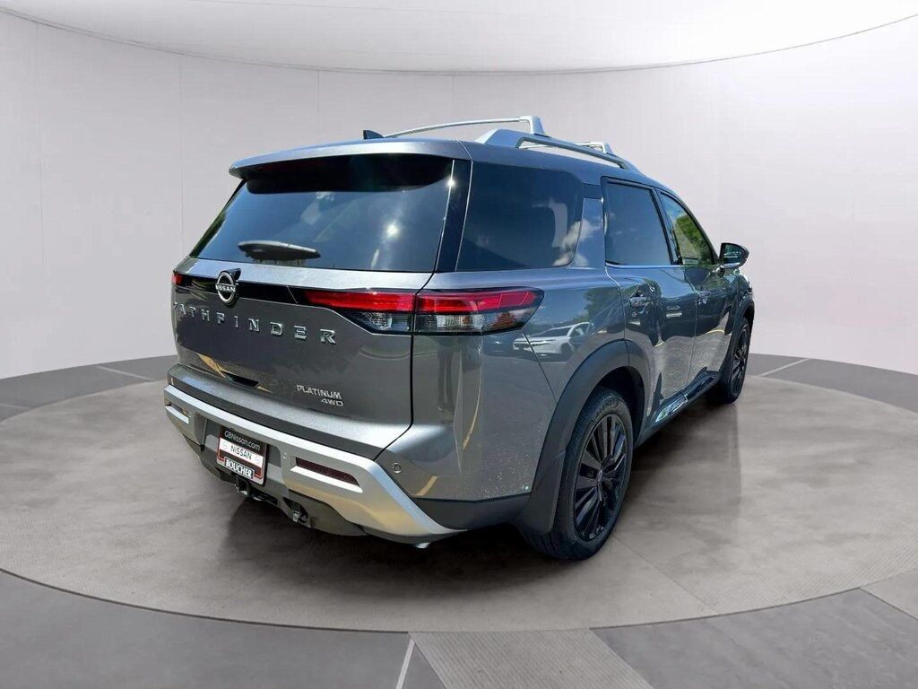 2025 Nissan Pathfinder Platinum w/Captain&apos;s Chairs Package San Clemente CA