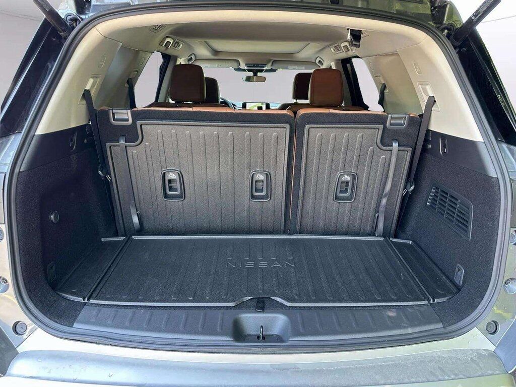 2025 Nissan Pathfinder Platinum w/Captain&apos;s Chairs Package San Clemente CA