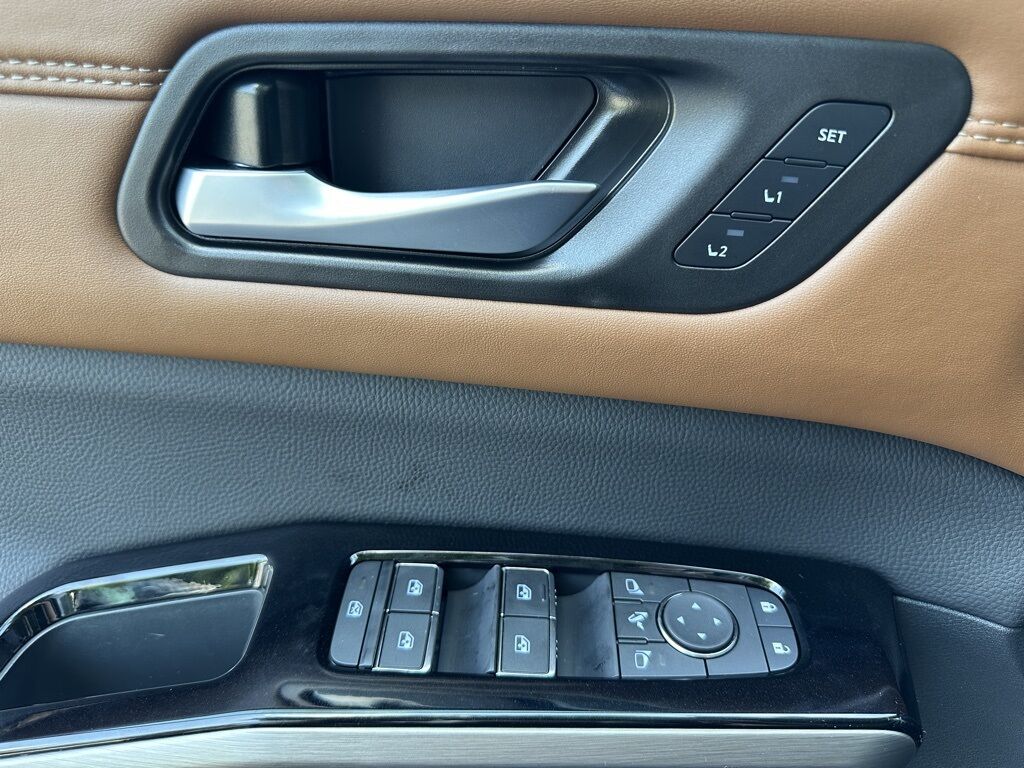 2025 Nissan Pathfinder Platinum w/Captain&apos;s Chairs Package San Clemente CA