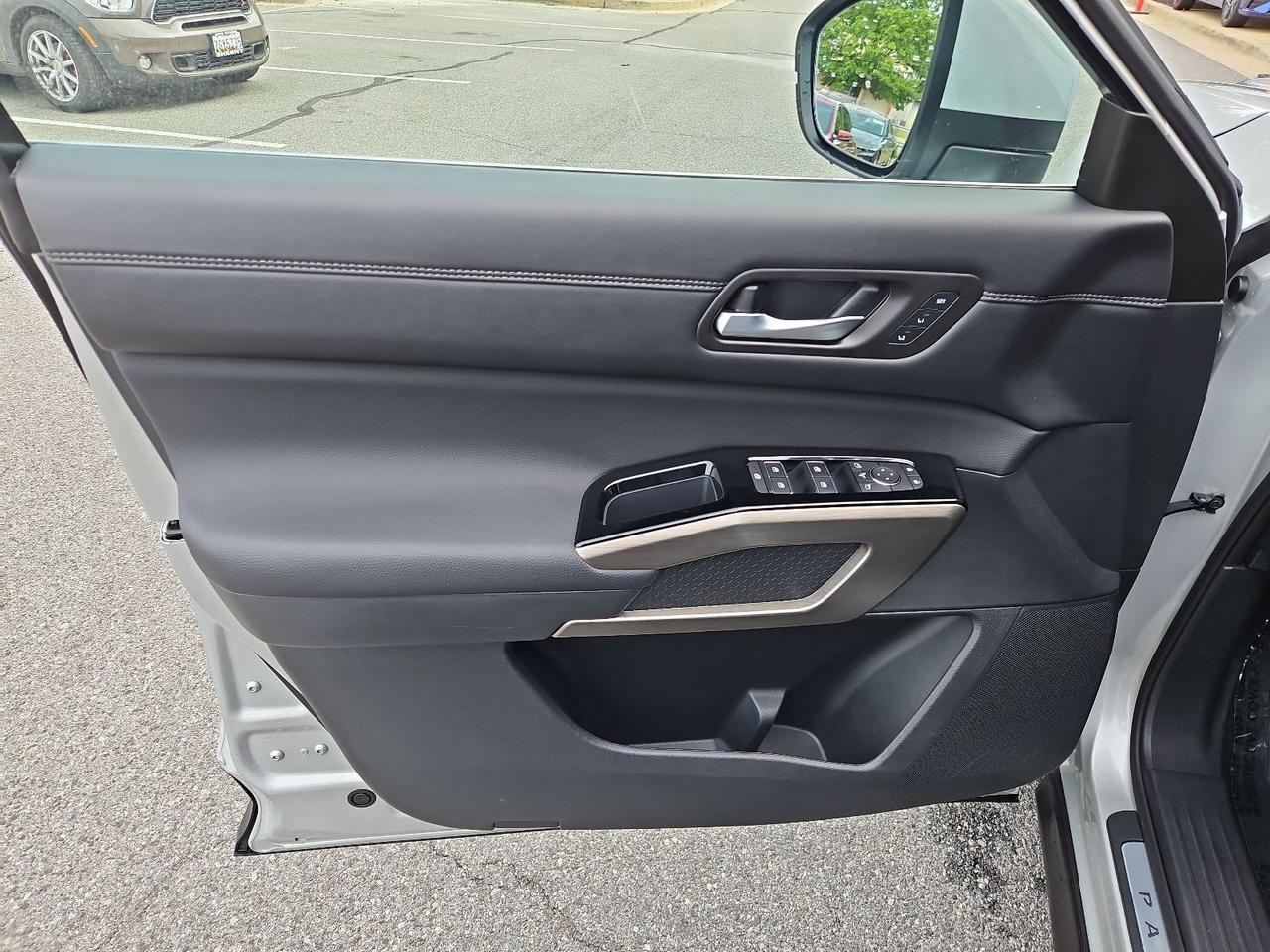 2025 Nissan Pathfinder Platinum Waldorf MD