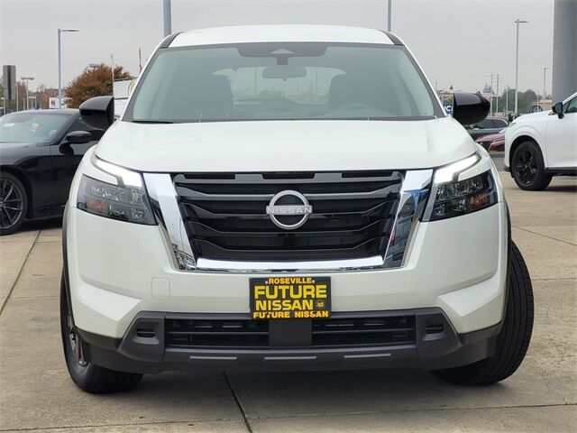 2025 Nissan Pathfinder S