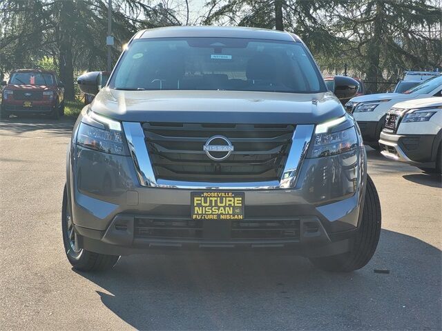 2025 Nissan Pathfinder S