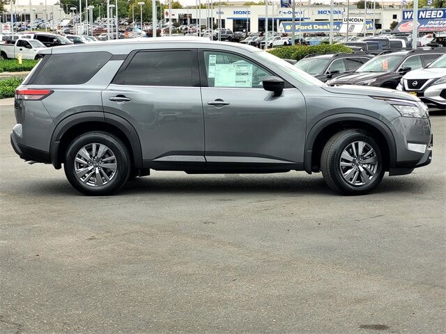2025 Nissan Pathfinder S