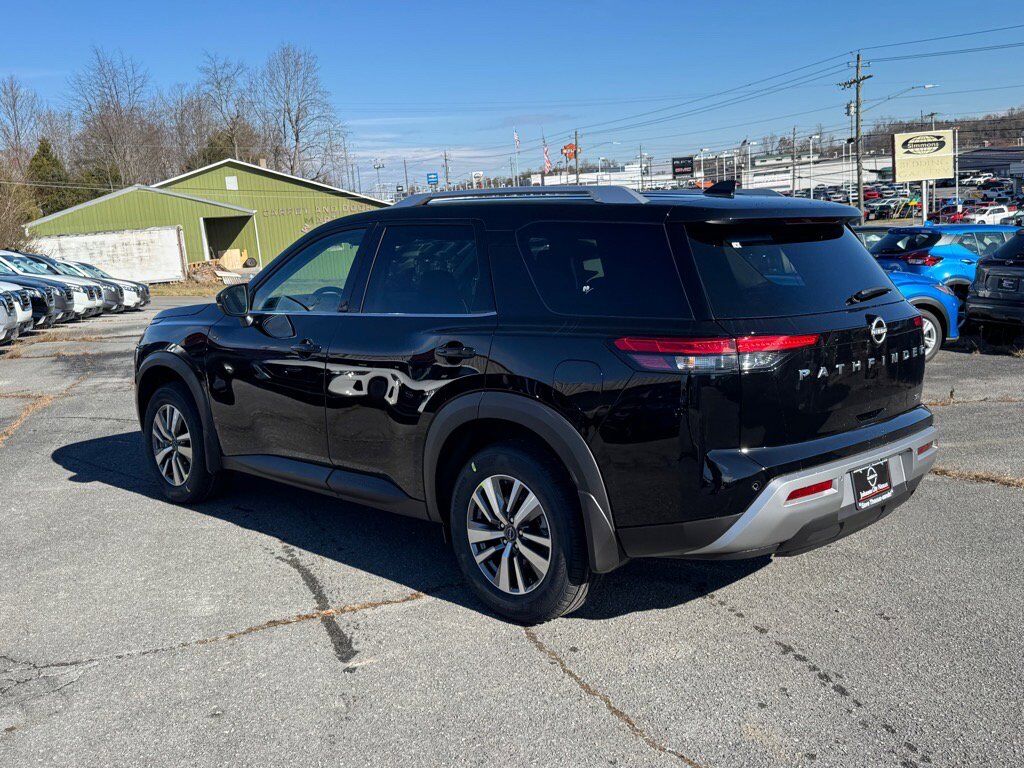 2025 Nissan Pathfinder SL photo 4