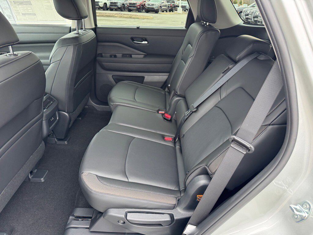 2025 Nissan Pathfinder SL Johnson City TN