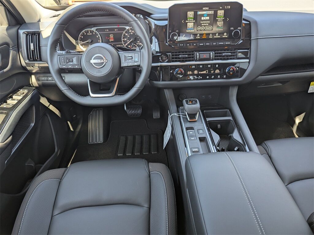 2025 Nissan Pathfinder SL photo 11