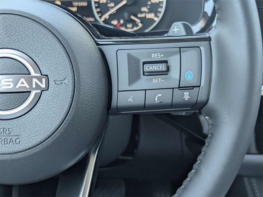 2025 Nissan Pathfinder SL photo 14