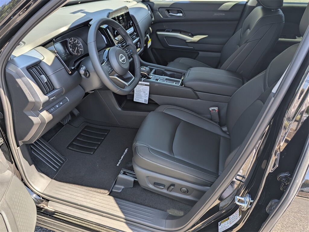 2025 Nissan Pathfinder SL photo 6
