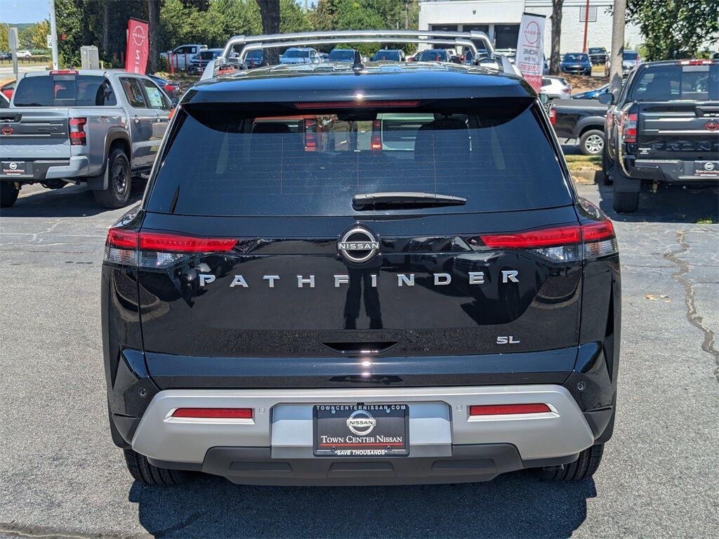 2025 Nissan Pathfinder SL photo 3