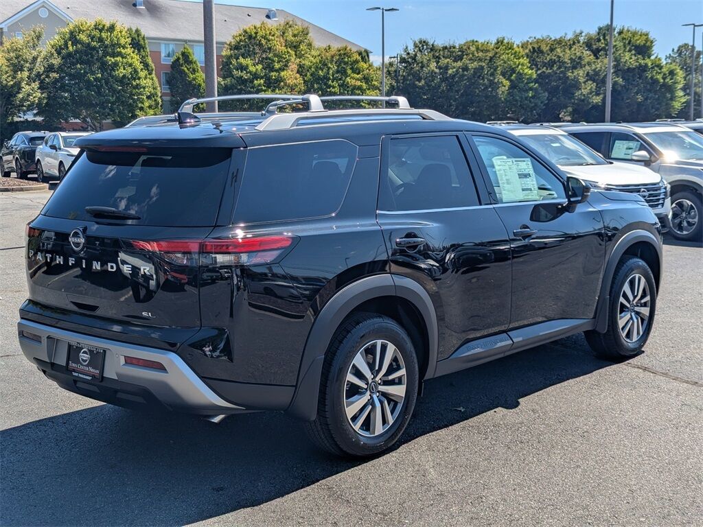2025 Nissan Pathfinder SL photo 4