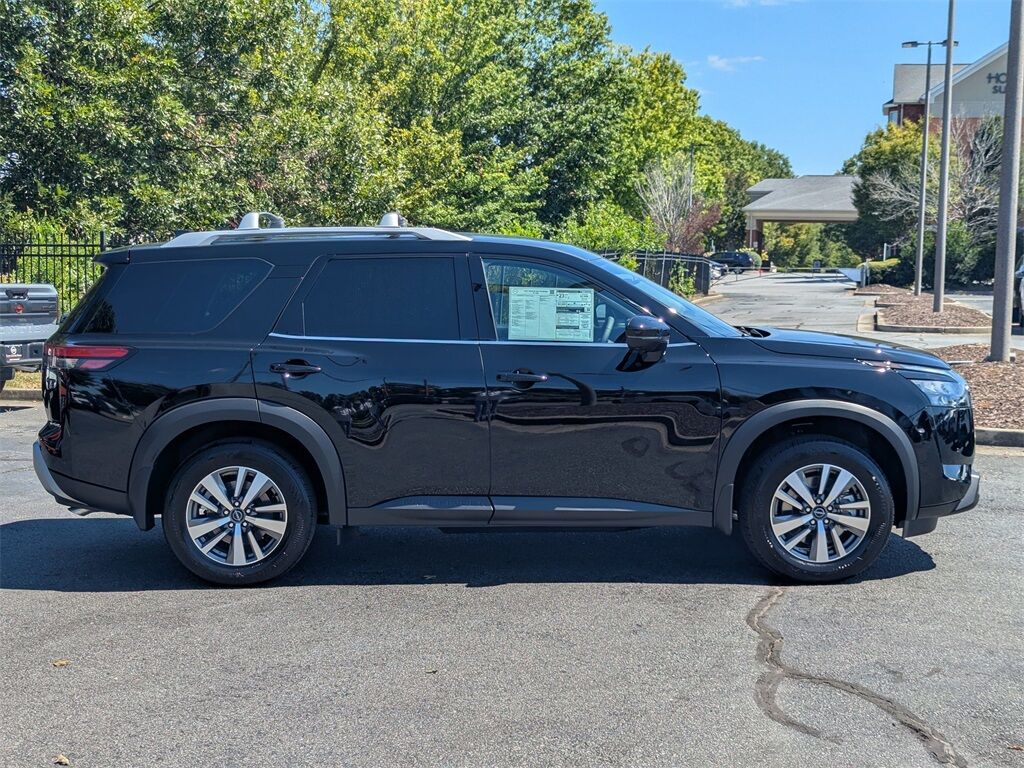 2025 Nissan Pathfinder SL photo 5