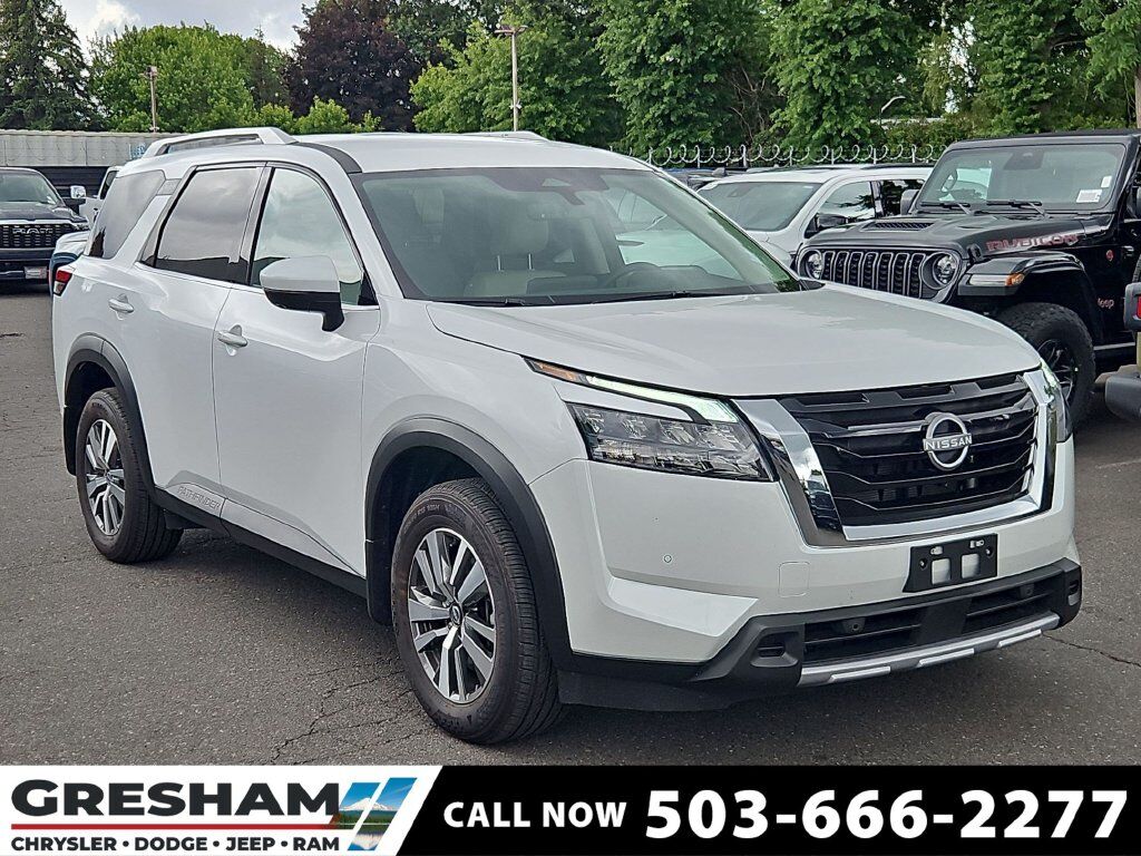 2025 Nissan Pathfinder SL