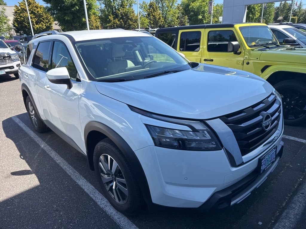 2025 Nissan Pathfinder SL