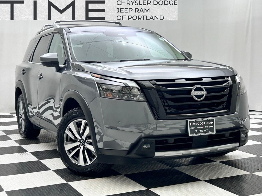 2025 Nissan Pathfinder SL