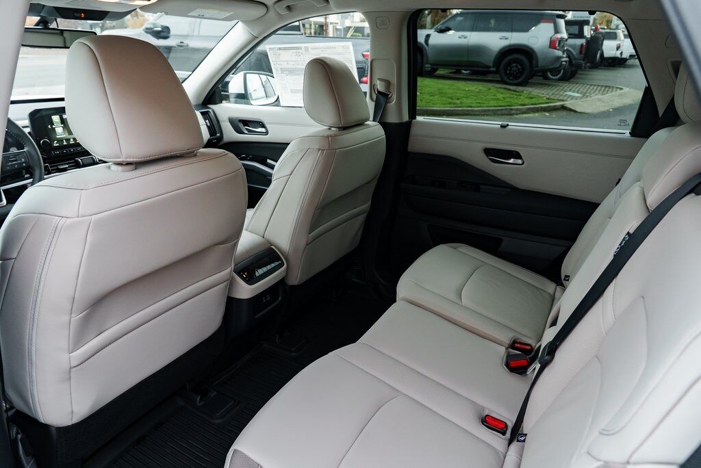 2025 Nissan Pathfinder SL Beaverton OR