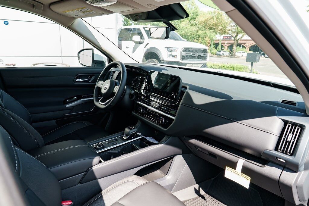 2025 Nissan Pathfinder SL Beaverton OR