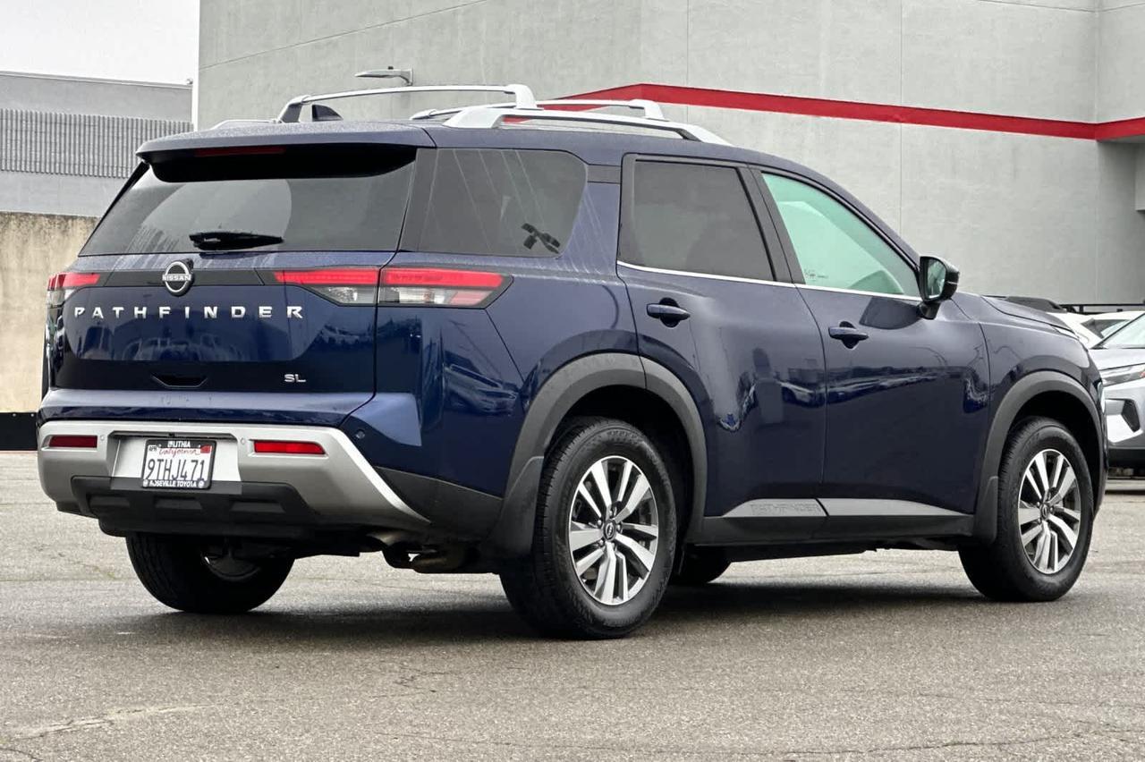 2025 Nissan Pathfinder SL