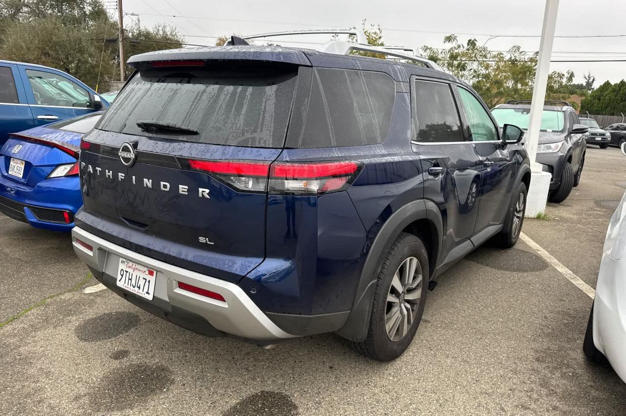 2025 Nissan Pathfinder SL